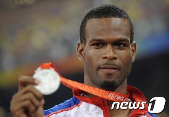 본문 이미지 - 2008년 베이징올림픽 남자 높이뛰기 은메달리스트 저메인 메이슨이 교통사고로 사망했다. ⓒ AFP=News1