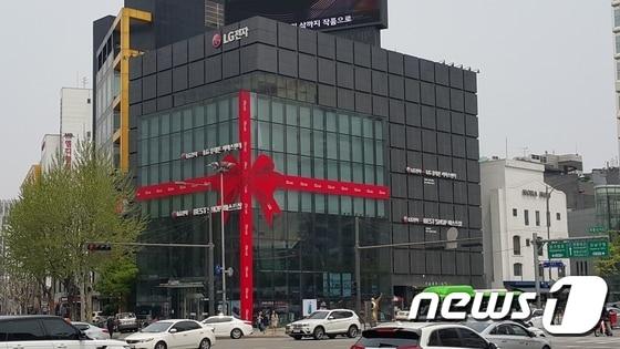 본문 이미지 - 서울 강남구 학동사거리에 위치한 LG 베스트샵 강남본점. ⓒ News1