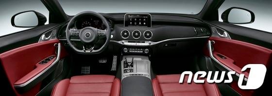 본문 이미지 - 기아차 스팅어 앞좌석ⓒ News1