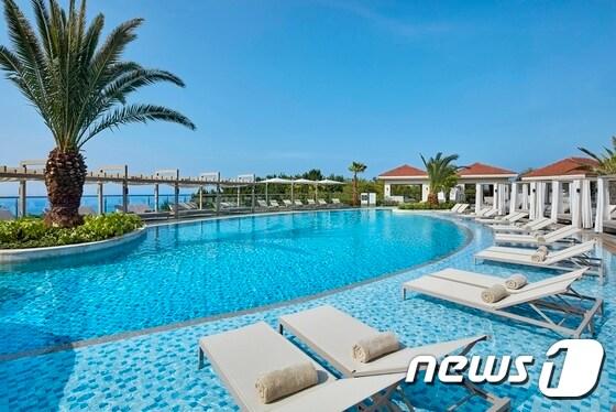 본문 이미지 - 제주신라호텔 어덜트 풀. ⓒ News1