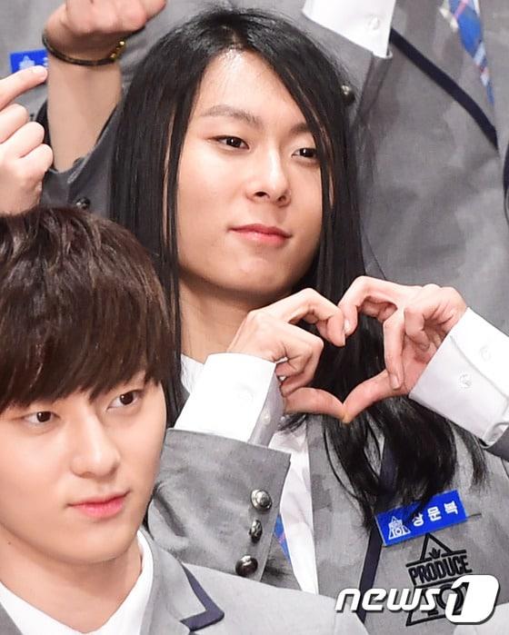 본문 이미지 - 힙통령 장문복이 3일 오후 서울여의도 63컨벤션센터에서 열린 Mnet '프로듀스101 시즌2' 제작발표회에 참석해 포즈를 취하고 있다. ⓒ News1 권현진 기자