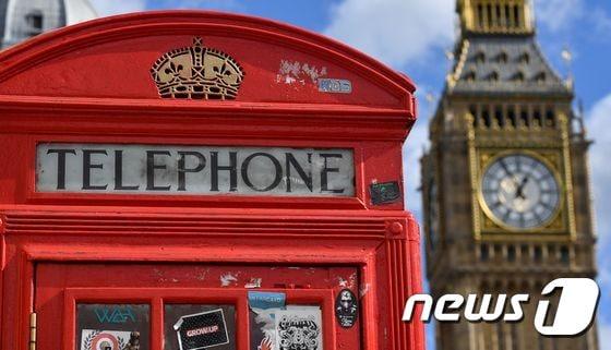 본문 이미지 - 영국의 상징 공중전화부스. ⓒ AFP=뉴스1
