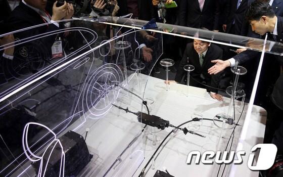 본문 이미지 - 경기 고양시 킨텍스에서 열린 2017 서울모터쇼에 마련된 국내 중소기업 인팩 부스. 2017.4.5/뉴스1 ⓒ News1 유승관 기자