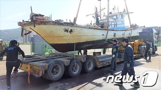 본문 이미지 - 어선 감척사업.(고흥군 제공) ⓒ 뉴스1 지정운 기자