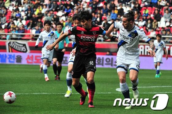 본문 이미지 - K리그가 유‧무선 통합플랫폼 환경을 구축, 축구 팬들에게 보다 쉽고 빠르게 다양한 서비스를 제공한다. ⓒ News1 