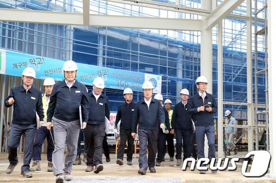 본문 이미지 - 한국철도시설공단은 10일 원주∼강릉 철도사업 특별점검을 강영일 이사장 주관으로 진행했다고 설명했다/사진제공=한국철도시설공단 ⓒ News1