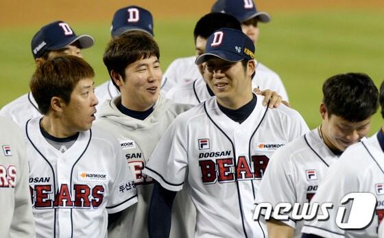 본문 이미지 - 두산 베어스의 장원준이 8이닝 무실점 역투로 승리를 이끌었다./뉴스1 DB ⓒ News1 안은나 기자