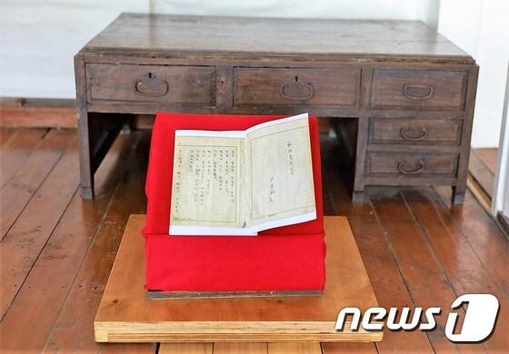 본문 이미지 - 윤동주 유고 사본 전시.(광양시 제공)/뉴스1 ⓒ News1 서순규 기자