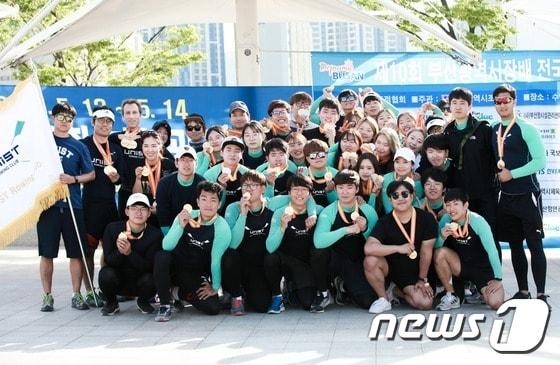 본문 이미지 - 부산시장배 조정대회에서 2년 연속 우승을 차지한 UNIST 조정부. ⓒ News1