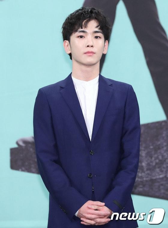 본문 이미지 - 샤이니 키가 19일 오후 서울 상암 MBC에서 열린 MBC 드라마 ‘파수꾼’ 제작발표회에 참석해 포즈를 취하고 있다. ⓒ News1 권현진 기자