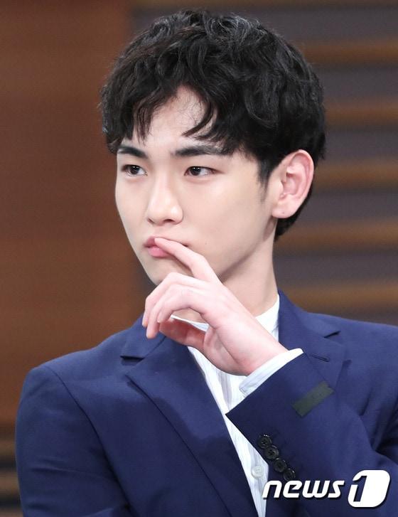 본문 이미지 - 샤이니 키가 19일 오후 서울 상암 MBC에서 열린 MBC 드라마 ‘파수꾼’ 제작발표회에 참석해 매력을 발산하고 있다. ⓒ News1 권현진 기자