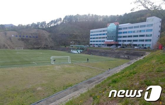 본문 이미지 - 폐교된 한 대학 모습. /뉴스1 ⓒ News1 하중천 기자