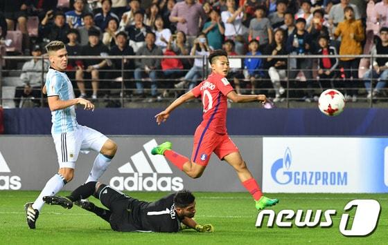 본문 이미지 - 이승우가 국제축구연맹(FIFA) U-20 월드컵에서 아르헨티나를 상대로 넣은 골이 올해 최고의 골로 선정됐다. /뉴스1 DB ⓒ News1 이동원 기자