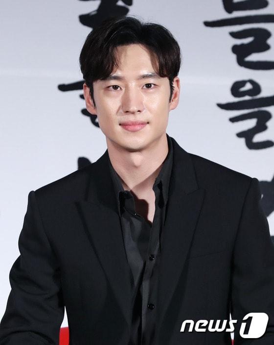 본문 이미지 - 배우 이제훈이 25일 오전 서울 동대문 메가박스에서 열린 영화 ‘박열’(감독 이준익) 제작발표회에 참석해 매력을 발산하고 있다. ⓒ News1 권현진 기자