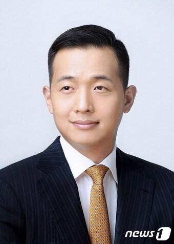 본문 이미지 - 김동관 한화큐셀 전무. 한화그룹은 2일 정기임원인사에서 김 전무가 부사장으로 승진한다고 밝혔다.ⓒ News1