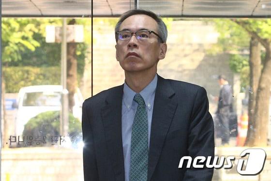 본문 이미지 - 주진형 전 한화투자증권 대표가 29일 오전 서울 서초동 서울중앙지법에서 열리는 뇌물혐의 등으로 구속기소 된 박근혜 전 대통령의 3차 공판에 증인으로 출석하고 있다. 2017.5.29/뉴스1 ⓒ News1 임세영 기자