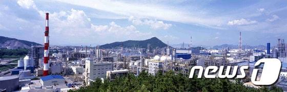 본문 이미지 - 한화케미칼 울산공장 전경 ⓒ News1