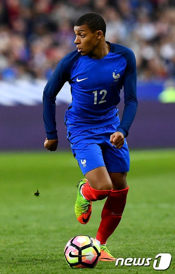 본문 이미지 - '2017 FIFA U-20 월드컵 코리아'에 참가하지 않는 킬리안 음바페(19·모나코) ⓒ AFP=News1