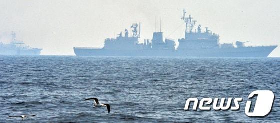 본문 이미지 - 경북 울릉군 독도 앞바다에서 군사훈련 하는 해군 자료사진..(뉴스1 DB)  ⓒ News1 김명섭 기자