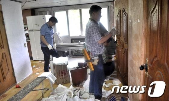 본문 이미지 - 주택 리모델링 현장 2017.06.19./뉴스1 ⓒ News1 
