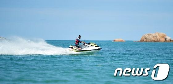 본문 이미지 - 수상오토바이ⓒ News1