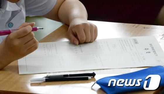 본문 이미지 - 국가수준 학업성취도평가를 치르는 고등학교 2학년. (뉴스1DB) ⓒ News1 오장환 기자