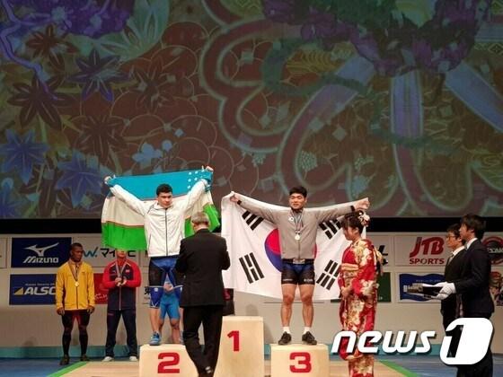 본문 이미지 - 남자 역도 유망주 김성민(20·국군체육부대)이 세계주니어 역도선수권 대회에서 동메달을 수확했다. (대한역도연맹 제공) ⓒ News1