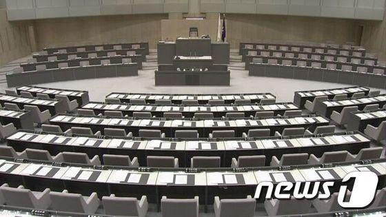 본문 이미지 - 일본 도쿄도의회 본회의장 전경 (NHK 캡처) ⓒ News1