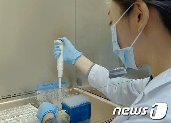 본문 이미지 - 영양소 불균형을 잡아내는 녹십자의료재단의 '5세대 유기산 대사균형검사(OAP)' 서비스 모습.ⓒ News1