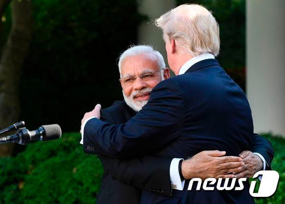 본문 이미지 - 도널드 트럼프 미국 대통령과 나렌드라 모디 인도 총리ⓒ AFP=뉴스1