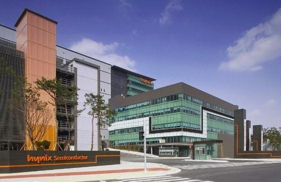 본문 이미지 - SK하이닉스 청주공장 전경. ⓒ News1