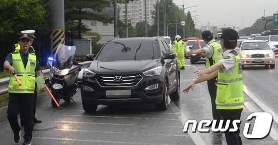 본문 이미지 - 상습체납차량 단속./뉴스1 ⓒ News1 황기선 기자