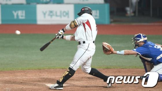 본문 이미지 - kt 위즈의 4번타자 윤석민. /뉴스1 ⓒ News1 오장환 기자