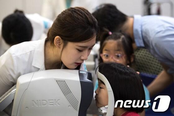 본문 이미지 - 보건소에서 내과, 피부과, 정형외과, 치과, 한방 등 8개 분야, 전문의 9명이 무료 진료와 검진 및 상담을 하고 있다/뉴스1 DB ⓒ News1 성동훈 기자