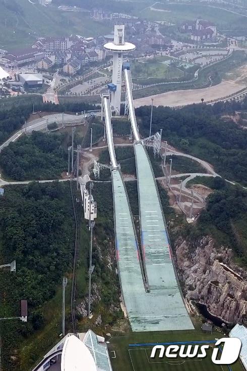 본문 이미지 - 강원도 평창 알펜시아 스키점프센터의 모습. /뉴스1 ⓒ News1