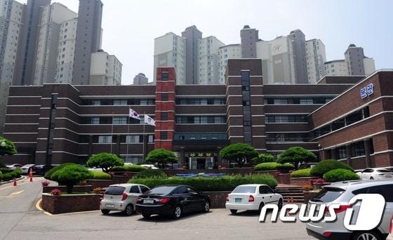 본문 이미지 - 2016년 9월 '김영란법'이 시행된 이후 광주지역 교육계에서 총 9건의 신고가 접수됐다. 사진은 광주시교육청 전경. /ⓒ News1 