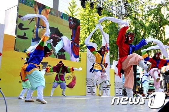 본문 이미지 - 노원 탈 축제(노원구 제공)ⓒ News1