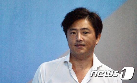 본문 이미지 - 고영태 전 더블루K 이사가 28일 서울 서초구 중앙지법에서 열린 '세관장 인사 개입' 및 사기 혐의 4회 공판준비기일에 출석하고 있다. 2017.7.28/뉴스1 ⓒ News1 김명섭 기자