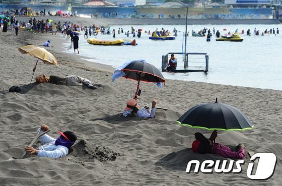 본문 이미지 - 삼양검은모래축제 현장.ⓒ 뉴스1 DB