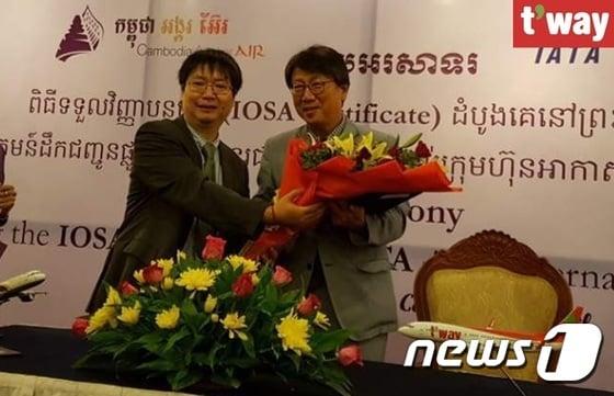 본문 이미지 - 티웨이항공, 캄보디아 앙코르항공과 MOU 체결ⓒ News1