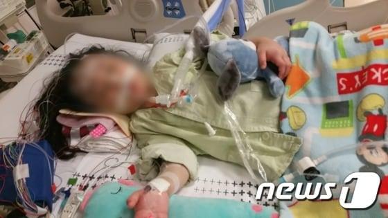 본문 이미지 - 맥도날드의 해피밀 세트를 먹은 후 용혈성요독증후군을 앓고 있는 피해 아동. (법무법인 혜 제공) ⓒ News1