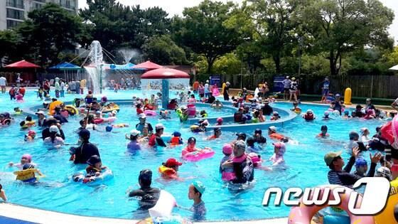 본문 이미지 - 울산대공원 야외물놀이장. ⓒ News1