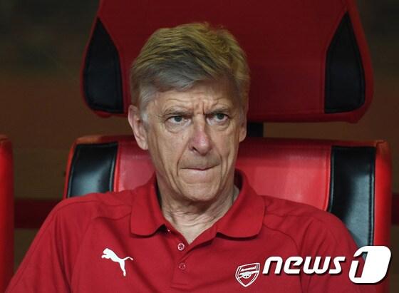 본문 이미지 - 최근 교체설에 휘말리고 있는 아르센 벵거 아스널 감독(69). ⓒ AFP=News1