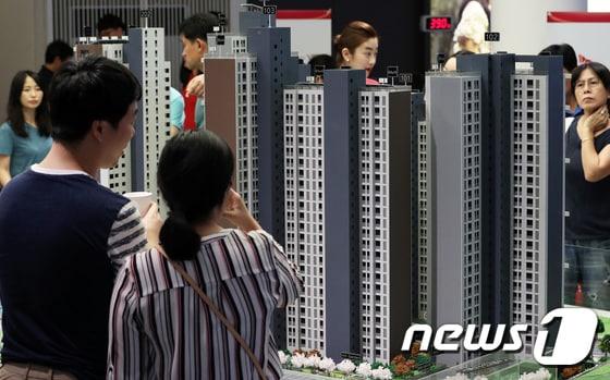 본문 이미지 - 과거 서울의 한 분양단지 견본주택.(뉴스1 자료사진)ⓒ News1 오대일 기자