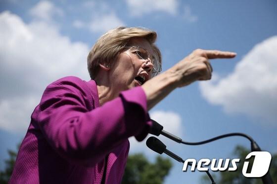 본문 이미지 - 엘리자베스 워런 미국 매사추세츠주 상원의원.  ⓒ AFP=뉴스1