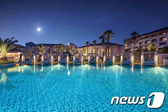 본문 이미지 - ‘달빛 보며 수영한다’…제주신라호텔, 인 더 문라이트 패키지 출시. ⓒ News1