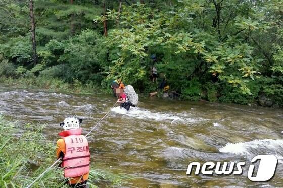 본문 이미지 - 야영객 구조 자료사진 /뉴스1 ⓒ News1 서근영 기자