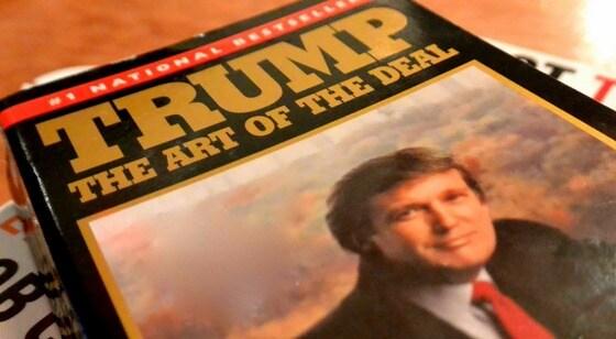 본문 이미지 - 도널드 트럼프 미국 대통령과 작가 토니 슈왈츠가 공동 집필한 '거래의 기술'(Art Of The Deal) (출처:유튜브)