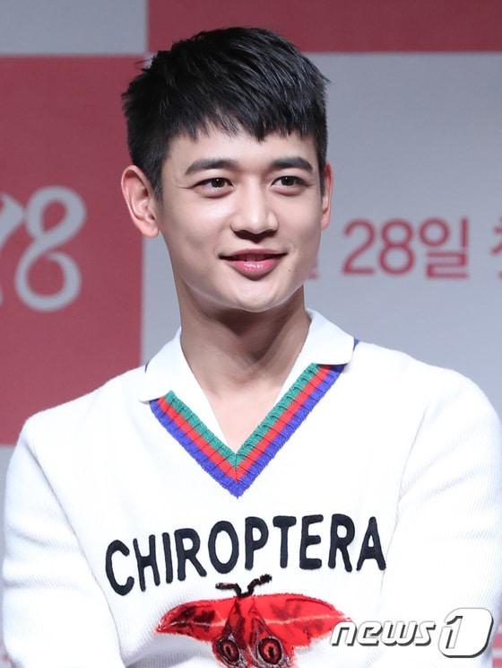 본문 이미지 - 샤이니 최민호가 24일 오후 서울 상암 jtbc에서 열린 jtbc 웹드라마 ‘어쩌다 18’ 제작발표회에 참석해 매력을 발산하고 있다. 2017.8.24./뉴스1 ⓒ News1 권현진 기자