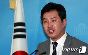 본문 이미지 - 최석 정의당 대변인.2017.8.25/뉴스1 ⓒ News1 이동원 기자